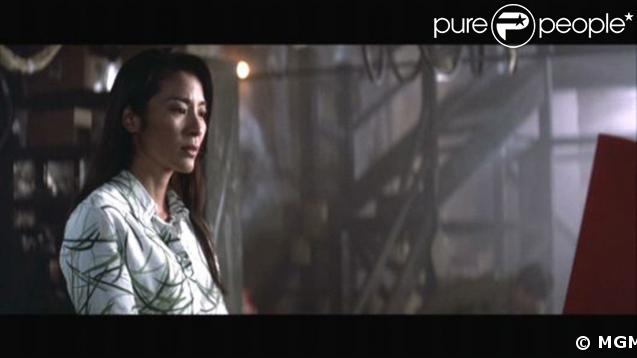 Michelle Yeoh interprète Wai Lin dans Demain ne meurt jamais (1997)