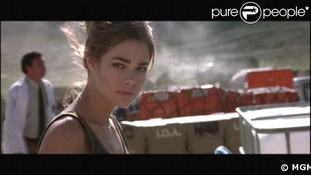 Denise Richards est Christmas Jones dans Le monde ne suffit pas, en 1999