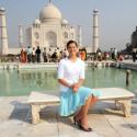 REPORTAGE PHOTO : Une jolie princesse suédoise devant le Taj Mahal, bonjour... la carte postale !