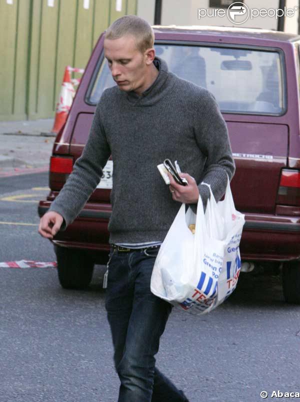 Laurence Fox arrive au Portland Hospital à Londres