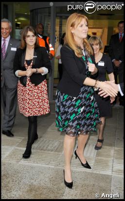 Sarah Ferguson et la Princesse Eugénie à l'inauguration d'un centre de soins