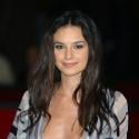 REPORTAGE PHOTOS : Katy Saunders... son hallucinant décolleté nous fait tourner la tête, mais aussi celle de George Clooney !