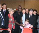 Lilian Thuram inaugure le gymnase à son nom