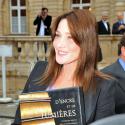 REPORTAGE PHOTOS : Carla Bruni en showcase... au Sénat ! (réactualisé, toutes les photos)
