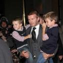 REPORTAGE PHOTOS : David Beckham, mi- super papa mi-superman, vraiment irrésistible !