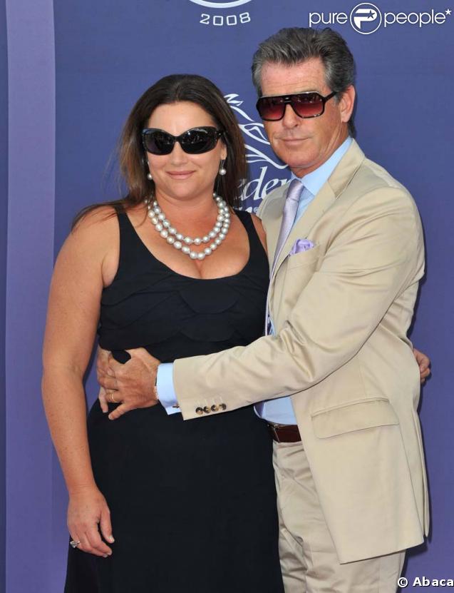 http://static1.purepeople.com/articles/3/20/18/3/@/145031-pierce-brosnan-a-epouse-keely-shaye-637x0-1.jpg