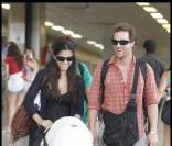 Matthew McConaughey et Camilla Alves arrivent au Brésil avec leur petit Levi
