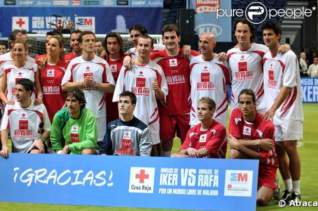 Iker Casillas (en rouge au centre) and friends (notamment Carlos Moya et Novak Djokovic à droite) !