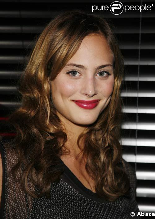 Nora Arnezeder