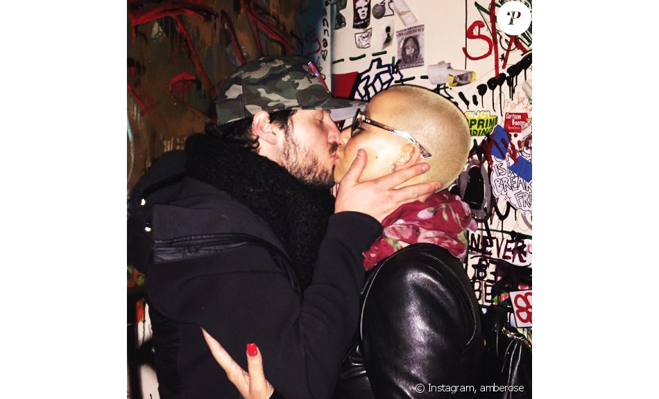 Amber Rose officialise son idylle avec Val Chmerkovskiy sur sa Page Instagram, le 5 janvier 2016