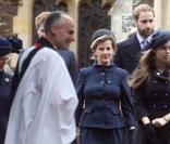 La famille royale à la sortie de la messe de Noël de la famille royale UK