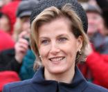 Sophie, comtesse du Wessex à la sortie de la messe de Noël de la famille royale UK