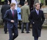 Les Princes Harry et William à la sortie de la messe de Noël de la famille royale UK
