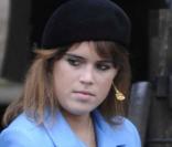 Les princesses Eugenie et Beatrice à la sortie de la messe de Noël de la famille royale UK