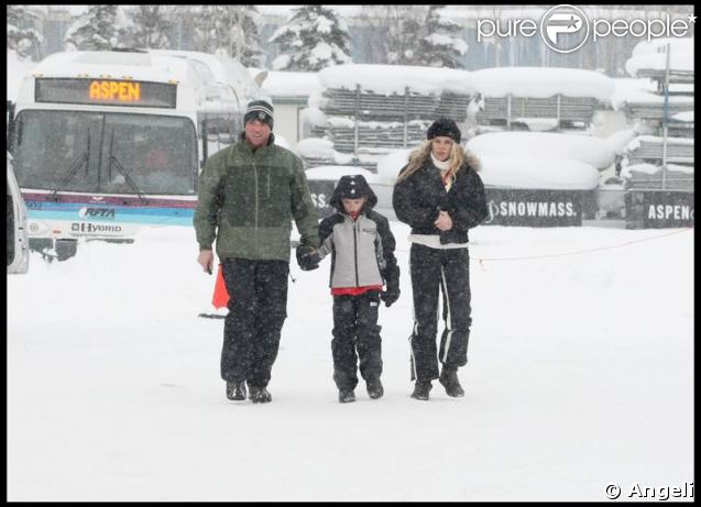 Dean Cain en vacances à Aspen avec sa compagne Samantha et leur fils Christopher