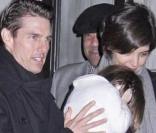 Katie Holmes, Tom Cruise et Suri attaquent le début d'année avec le sourire à New York ! 