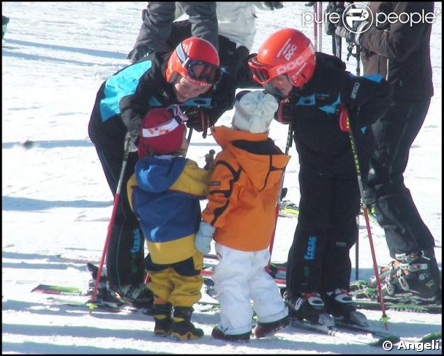 Les deux grands, Juan et Pablo, s'occupent des deux petits, Miguel et Irene ! 