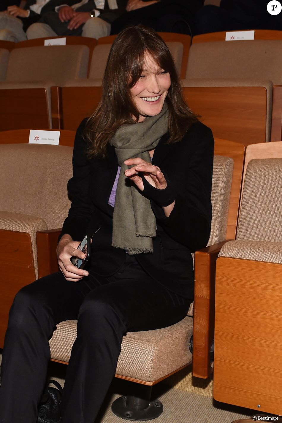 Carla Bruni-Sarkozy - Présentation du nouveau livre de Marisa Bruni Tedeschi "Mes chères filles, je vais vous raconter" à Turin en Italie le 6 mars 2017.