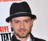 Le chanteur Justin Timberlake, très chic, lors d'une soirée caritative à New York, en 2008, au profit de l'association  Keep a child alive . 