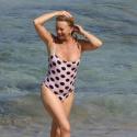 Goldie Hawn : une belle sirène de... 64 ans !