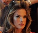 Alessandra Ambrosio en pleine préparation du défilé Victoria's Secret à Miami