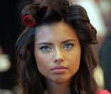 Adriana Lima en pleine préparation du défilé Victoria's Secret à Miami