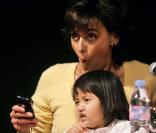 Inès de la Fressange et l'une des prétendantes (Nina) à l'élection de Bébé Cadum 2009