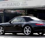 Elisah Cuthbert et sa Porsche, une grande histoire d'amour...