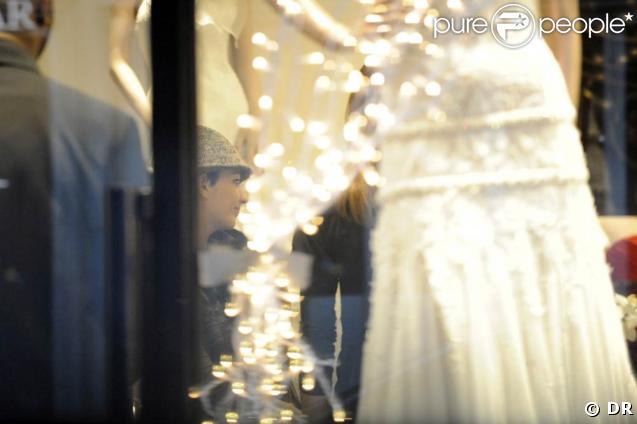 Sheryfa Luna, surprise dans une boutique de robes de mariée... 