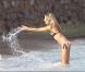 Alessandra Ambrosio en shooting à Saint-Barth' : tellement divine qu'on en oublie de regarder le décor...