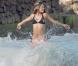 Alessandra Ambrosio en shooting à Saint-Barth' : tellement divine qu'on en oublie de regarder le décor...
