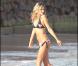 Alessandra Ambrosio en shooting à Saint-Barth' : tellement divine qu'on en oublie de regarder le décor...