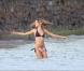 Alessandra Ambrosio en shooting à Saint-Barth' : tellement divine qu'on en oublie de regarder le décor...