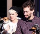 Agyness Deyn en sortie avec son homme, Black Woofy et White Woofy