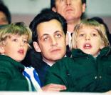 Nicolas Sarkozy et ses deux fils Jean et Pierre en mars 1994. 