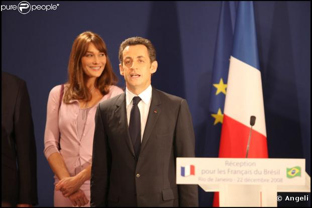 Nicolas Sarkozy et Carla Bruni... "C'est un beau roman, c'est une belle histoire. C'est une romance d'aujourd'hui...". Décembre 2008