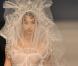 Le défilé Jean-Paul Gaultier a charmé l'assemblée avec ses pièces jouant sur la transparence, et ses lignes audacieuses, comme cette robe de mariée
