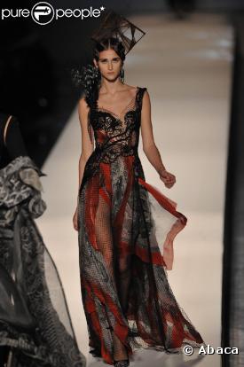 Le défilé Jean-Paul Gaultier a charmé l'assemblée avec ses pièces jouant sur la transparence, et ses lignes audacieuses