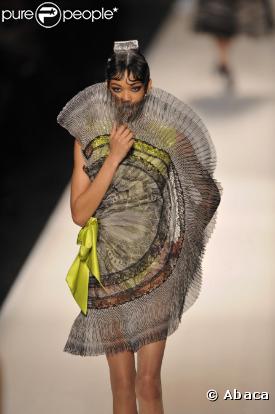 Le défilé Jean-Paul Gaultier a charmé l'assemblée avec ses pièces jouant sur la transparence, et ses lignes audacieuses