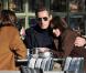 Depuis le 2 février 2008, Nicolas Sarkozy et Carla Bruni sont époux et femme. Ici un instant volé de jeunes mariés dans le parc du château de Versailles 
