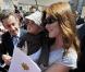 C'est un véritable bain de foule que prennent Nicolas et Carla Sarkozy, pour la fête de la musique le 21 juin ! Les Français aiment ce couple de jeunes amoureux ! 