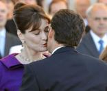 Le 14 juillet est sous le signe du romantisme en 2008 avec ce doux baiser présidentiel... 