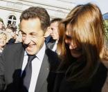 Rien ne vaut un nouveau bain de foule, à l'occasion des Journées du Patrimoine des 20 et 21 septembre, pour les superstars Sarkozy. Le jardin de l'Elysée est ouvert au public, avec dédicaces à la clef. 