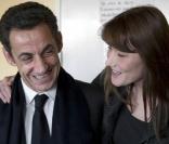 Finalement, lors des visites non diplomatiques - mais tout aussi importantes - comme celle-ci dans un hôpital du 93 en décembre, c'est Carla qui devient protectrice. Au bout d'un an, ce couple présidentiel est devenu complémentaire. 