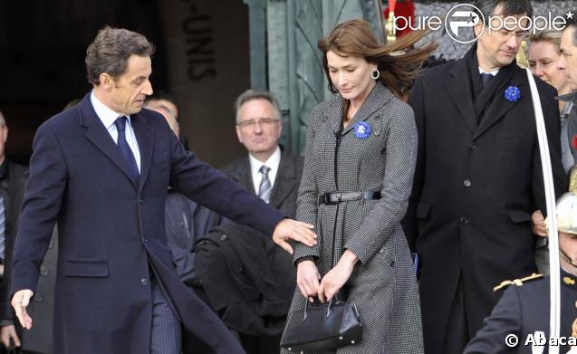 Les coups de vent mesquins ne sauront éloigner la first lady de son mari ! Vite, il faut la rattraper ! 