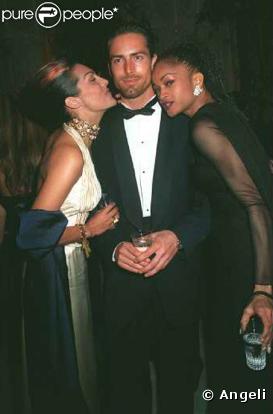 Greg Hansen, lors d'un Gala "création opéra" à Monaco en 1999, il pose avec les plus belles femmes.