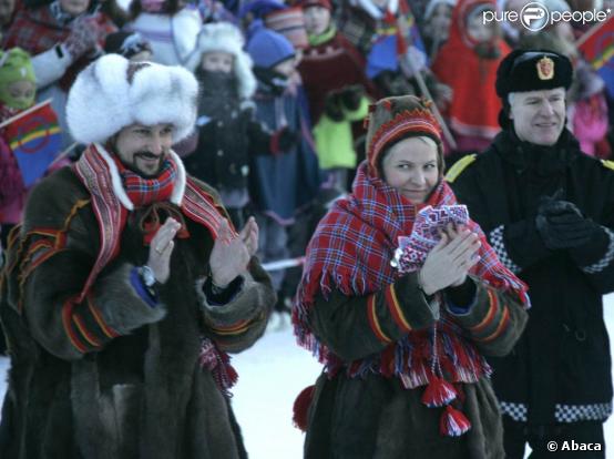 Le prince héritier Haakon de Norvège et la princesse Mette-Marit arrivent dans le comté de Finnmark