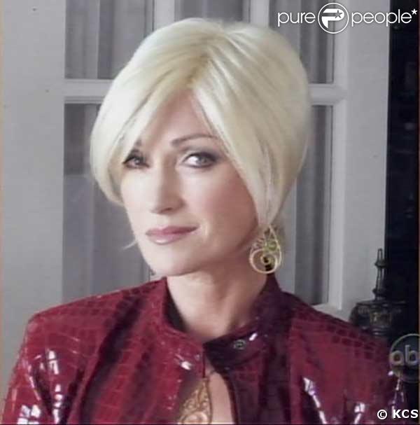 Jane Seymour en blonde platine pour sa nouvelle série