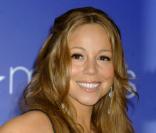 Mariah Carey veut ménager sa voix. Cela dit, on la voit rarement en col roulé !