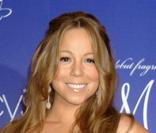 Mariah Carey veut ménager sa voix. Cela dit, on la voit rarement en col roulé !
